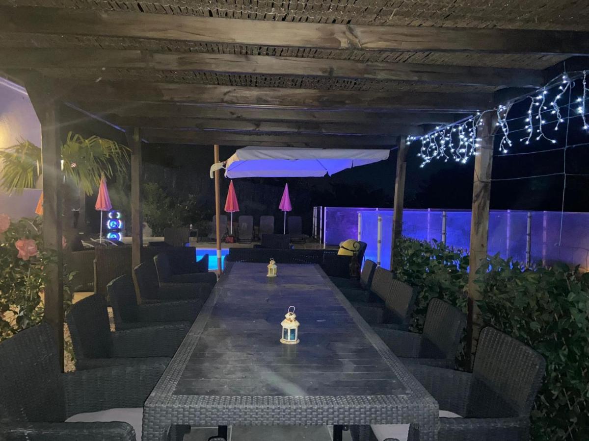 Magnifique Villa Avec Piscine Beaujolais Gleize Luaran gambar