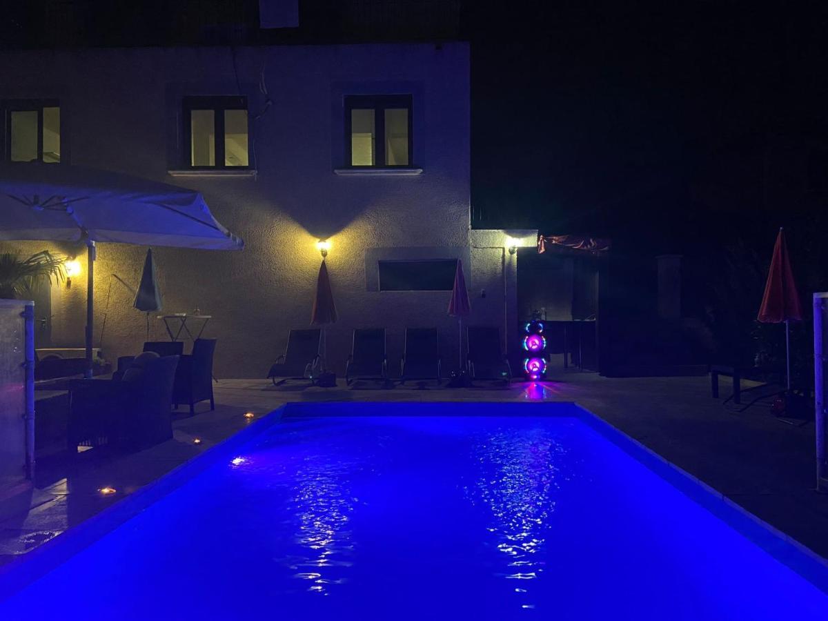 Magnifique Villa Avec Piscine Beaujolais Gleize Luaran gambar
