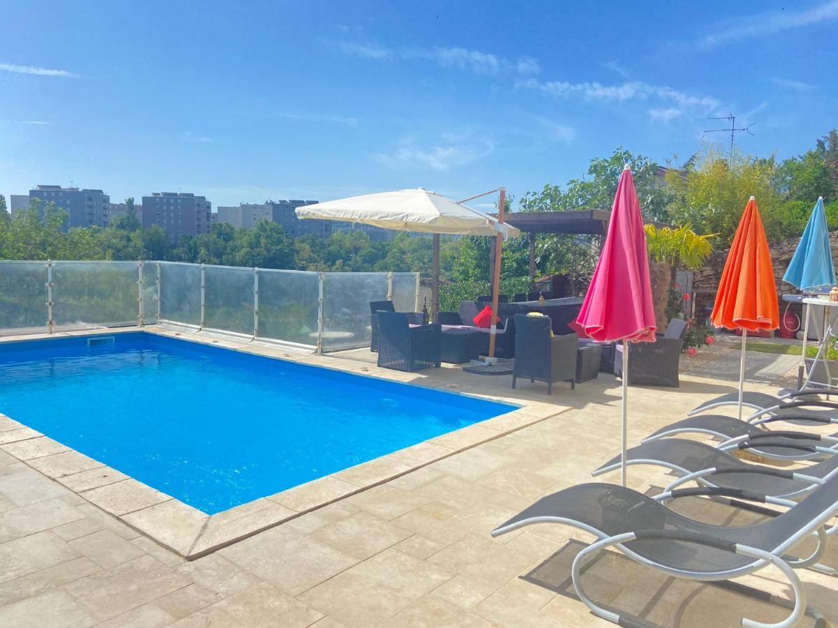 Magnifique Villa Avec Piscine Beaujolais Gleize Luaran gambar