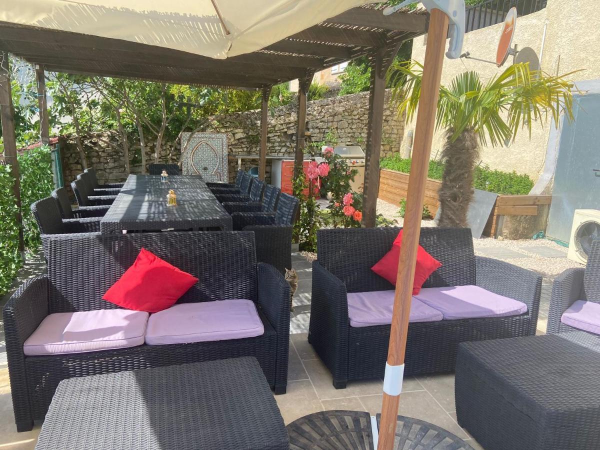 Magnifique Villa Avec Piscine Beaujolais Gleize Luaran gambar