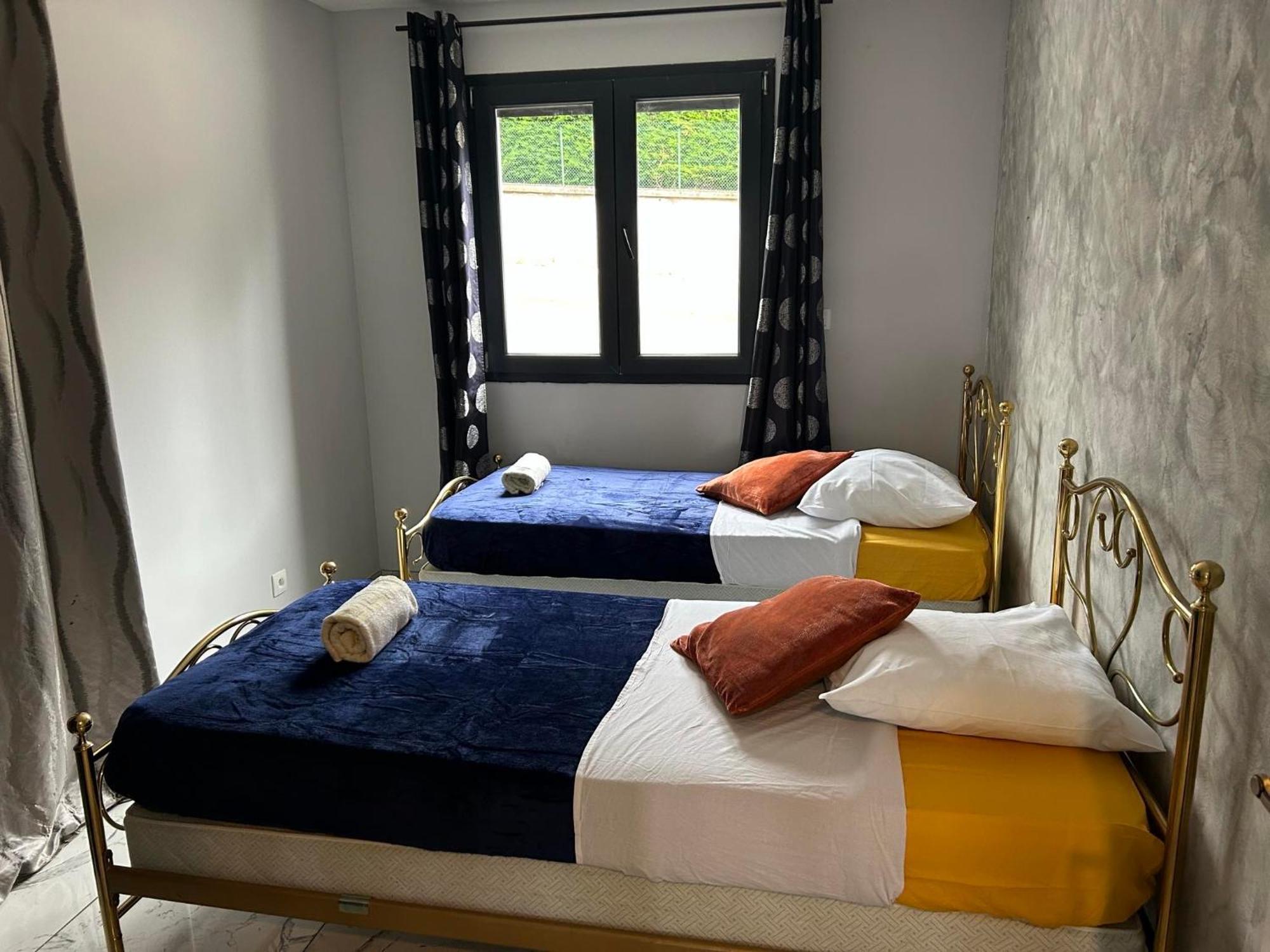 Magnifique Villa Avec Piscine Beaujolais Gleize Luaran gambar